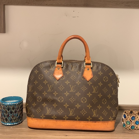 Louis Vuitton Alma PM (bigger one) Hand Bag - Picture 3 of 13